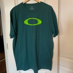 Oakley T-shirt
